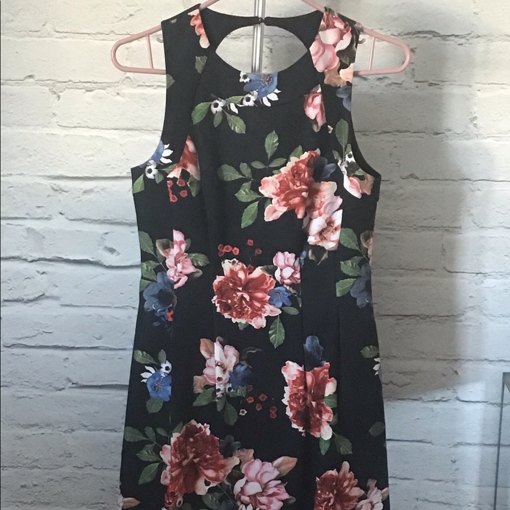 Dress - Picture 2 of 3